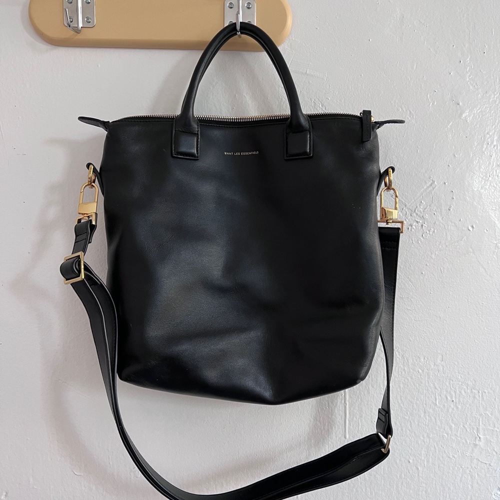 Want ales Essentiels Mini O’Hare Leather Tote in Black